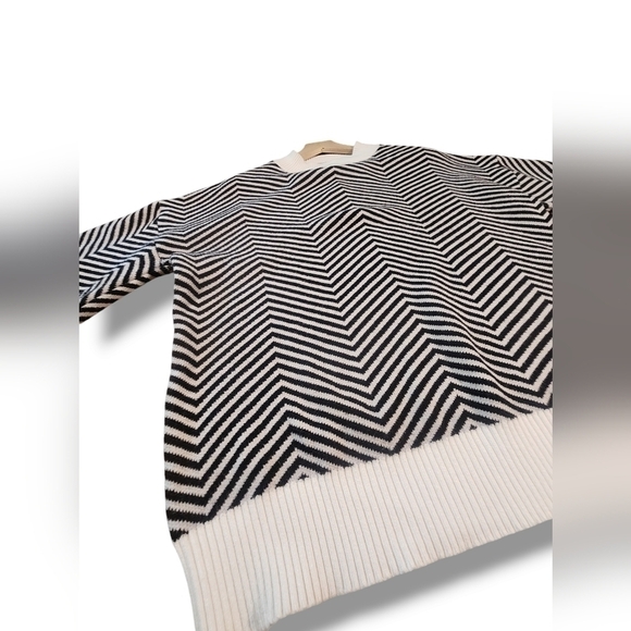 Zesica Oversized Billowing Arm Striped Sweater Womens Size XL - Picture 2 of 7